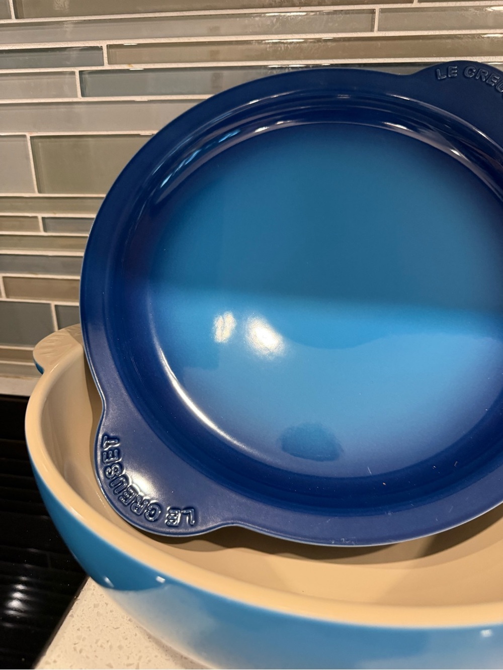Le Creuset Azure Signature Round Multifunction Baking Dish with Platter Lid - Picture 10 of 12